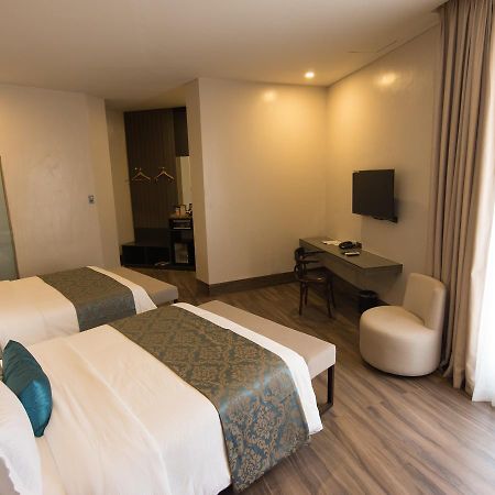 אילוילו Goldberry Lite Hotel מראה חיצוני תמונה