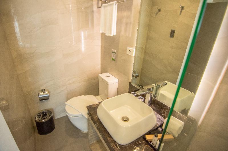 אילוילו Goldberry Lite Hotel מראה חיצוני תמונה